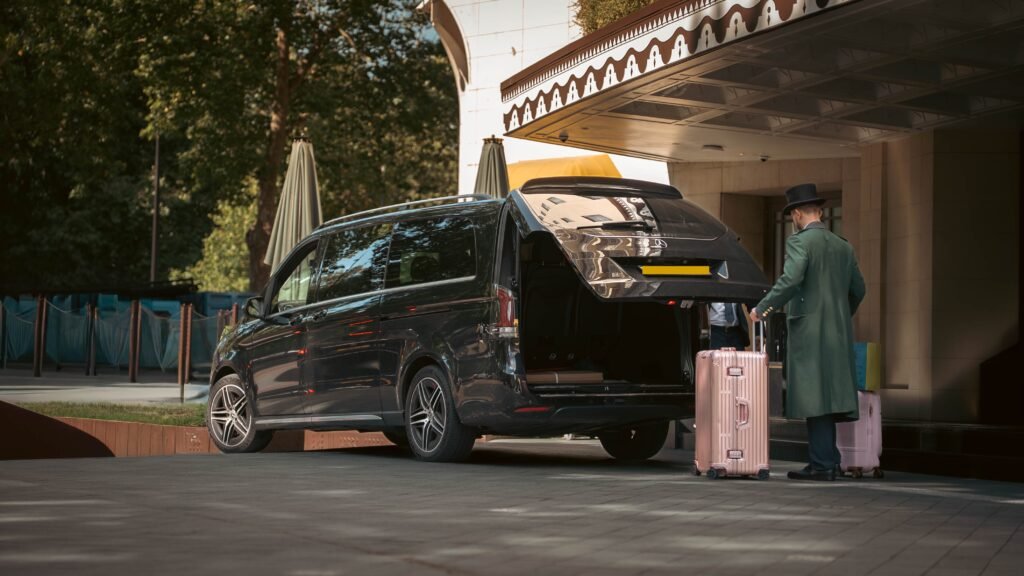 How VIP Mayfair Tracks Flights and Handles Airport Transfer Delays | Luxury Chauffeur Service London